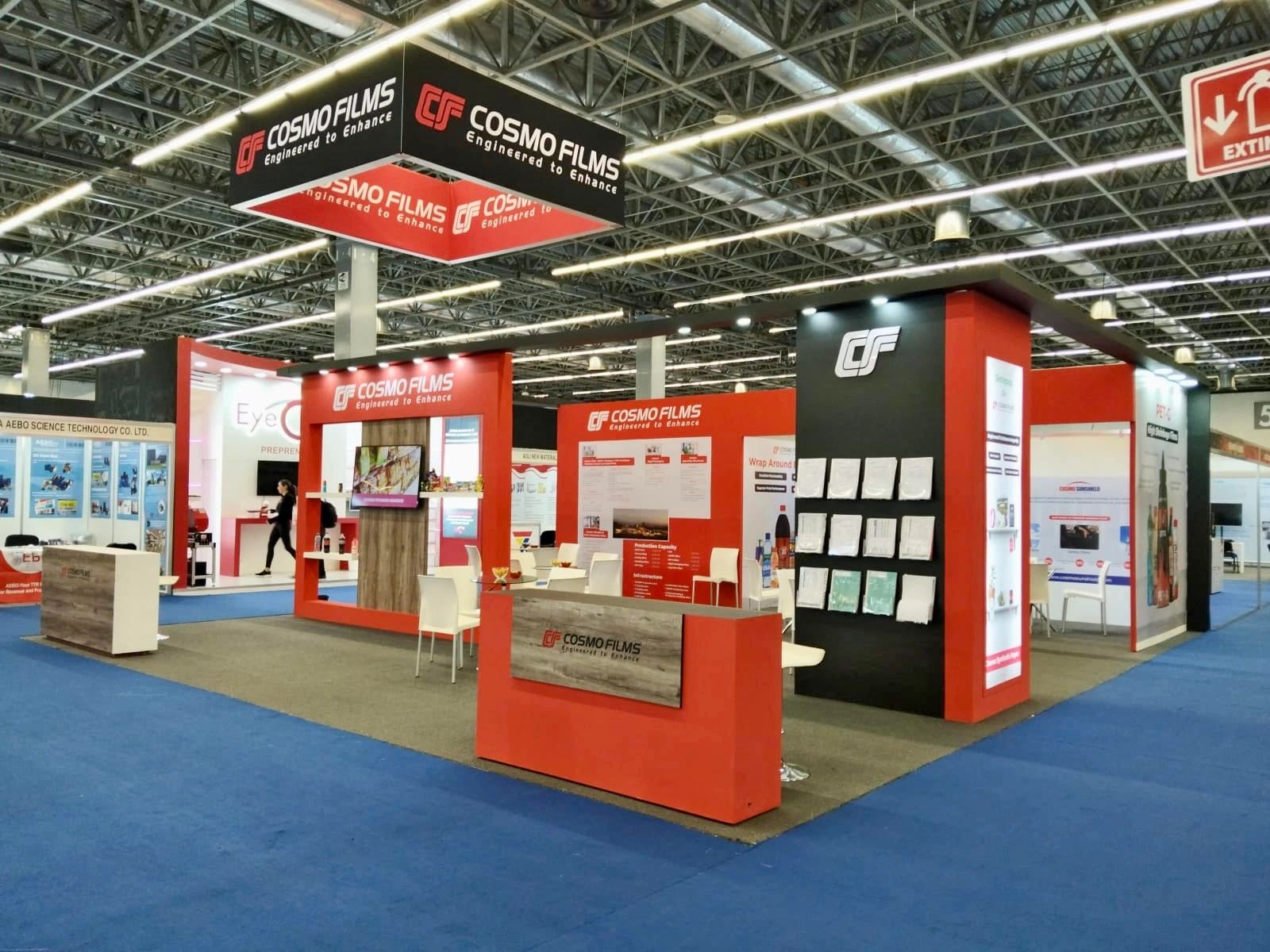 Stand de COSMO Films en exposición