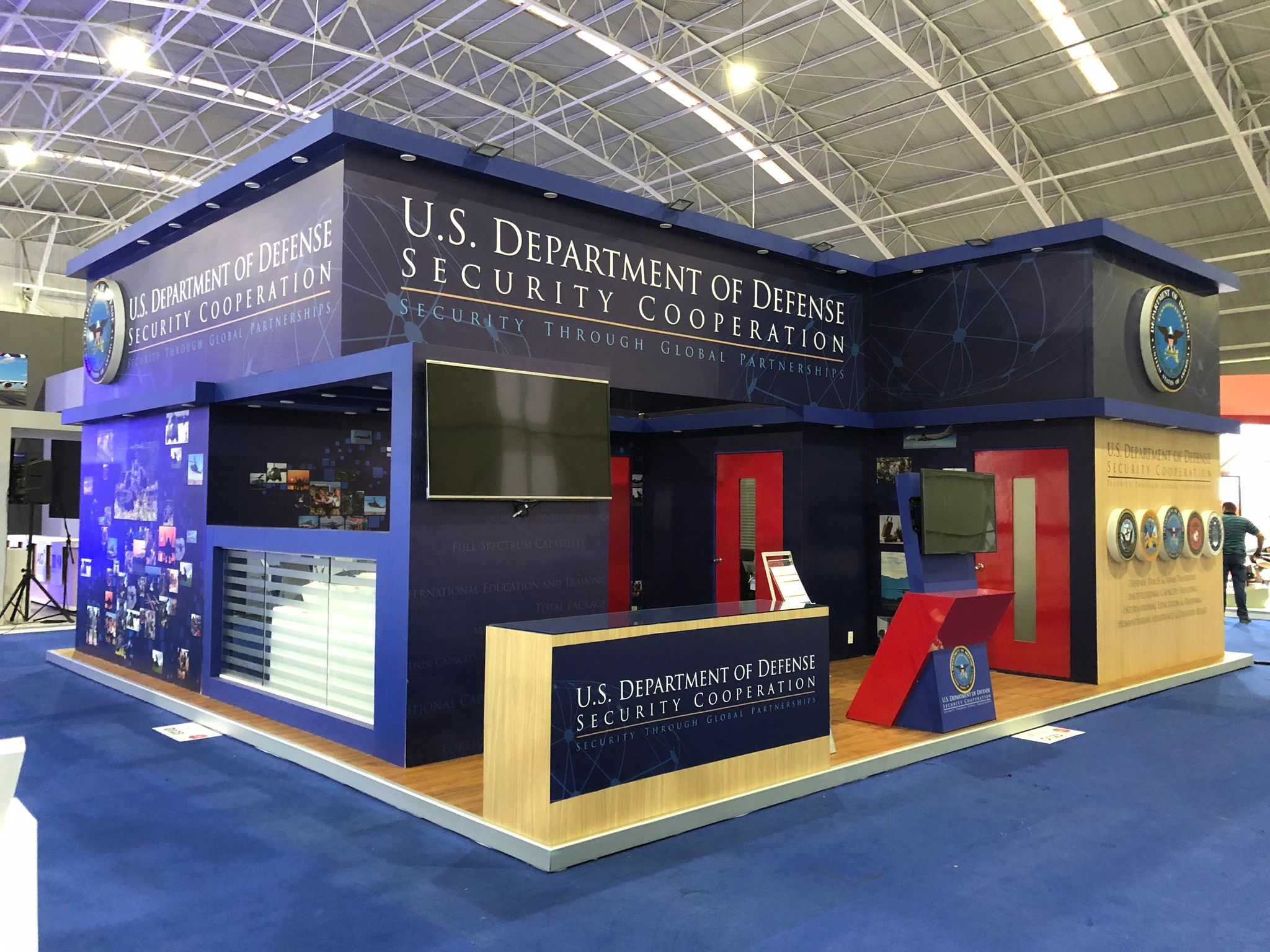 Stand del U.S. Department of Defense — Security Cooperation, diseñado y construido por Xpo-Ideas